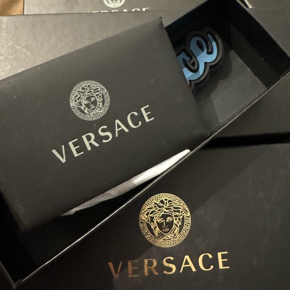 Versace Logo-Pendant Varsity Keyring - Picture 3 of 4